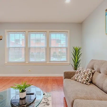 Cozy 3br With Parking Easy Access Shore Dr Apartment
