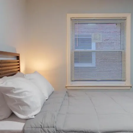 Apartment Cozy 3br With Parking Easy Access Shore Dr Chicago