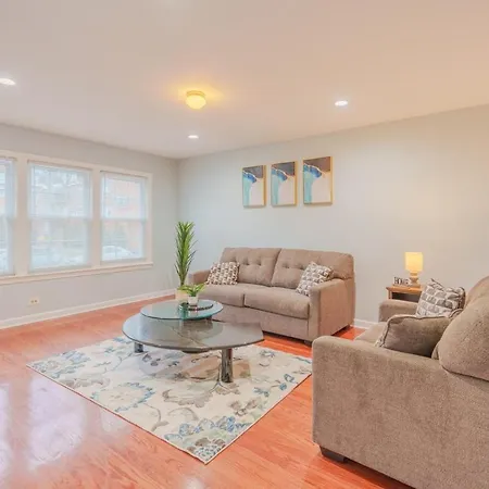 Cozy 3br With Parking Easy Access Shore Dr *