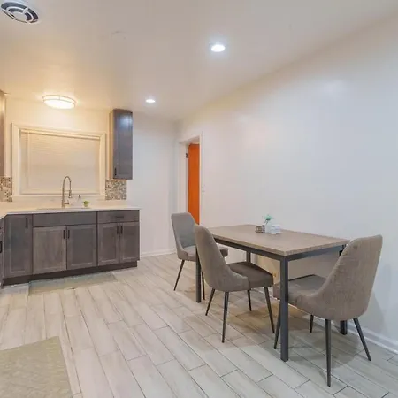 Cozy 3br With Parking Easy Access Shore Dr * Chicago