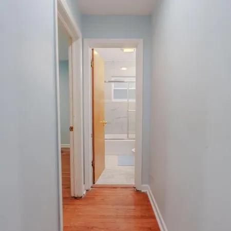 Cozy 3br With Parking Easy Access Shore Dr *