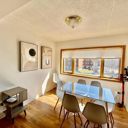 Spacious 3bd In A Prime Location Apartment *