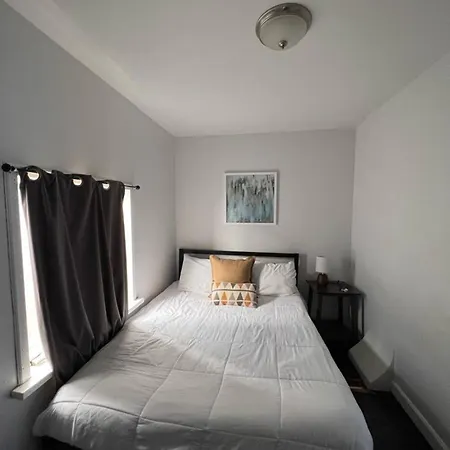 Amazing Location 3br Gem In Logan Square W Parking Apartment *