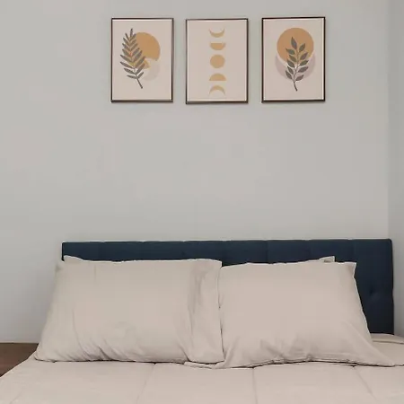 Explore The Sleek 2br Gem In North Apartment