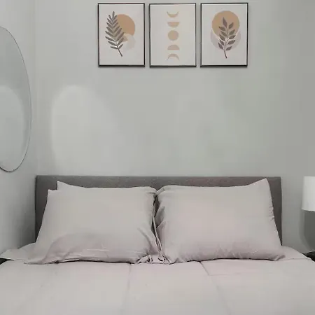 Explore The Sleek 2br Gem In North Apartment *