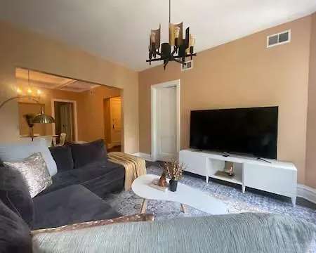 Luxurious Andersonville Oasis *