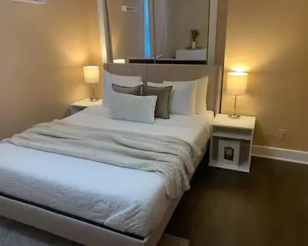 Apartment Luxurious Andersonville Oasis *