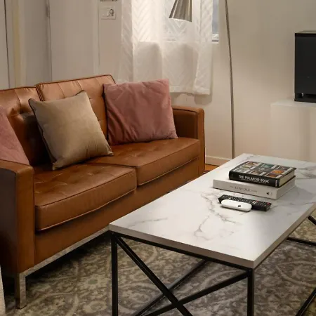 Wicker Park 2br Near Milwaukee Ave Apartment Chicago