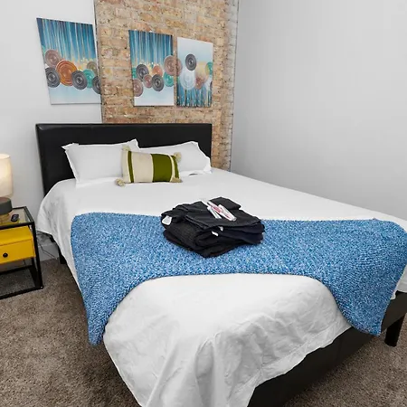 Bright 420-friendly 3br Retreat Smoke Friendly Unit Near Mccormick Place Convention And Museum Campus