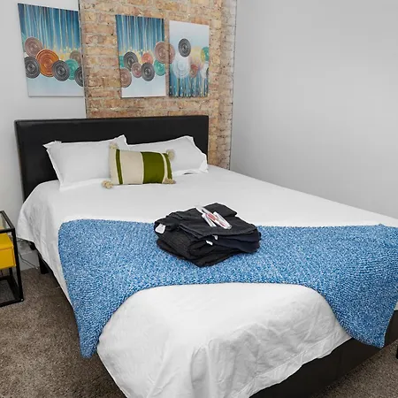 Bright 420-friendly 3br Retreat Smoke Friendly Unit Near Mccormick Place Convention And Museum Campus
