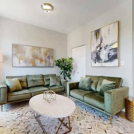 Sleek Urban Retreat Steps From Il Med District Chicago