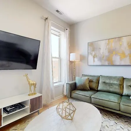 Apartment Sleek Urban Retreat Steps From Il Med District