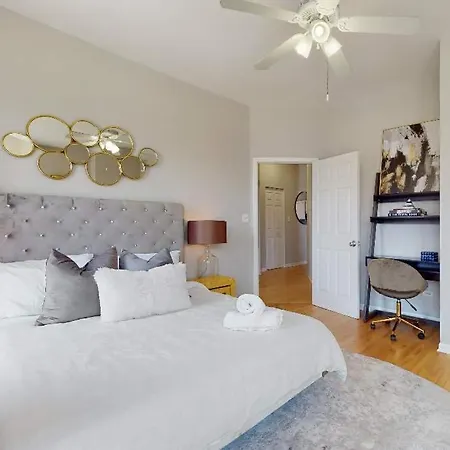 Sleek Urban Retreat Steps From Il Med District Apartment *