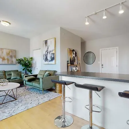 Sleek Urban Retreat Steps From Il Med District Apartment *