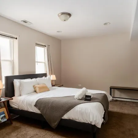 Spacious Three Bedroom With Parking And Patio