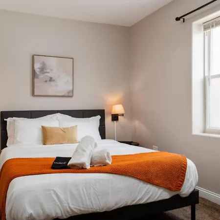 Spacious Three Bedroom With Parking And Patio Apartment Chicago
