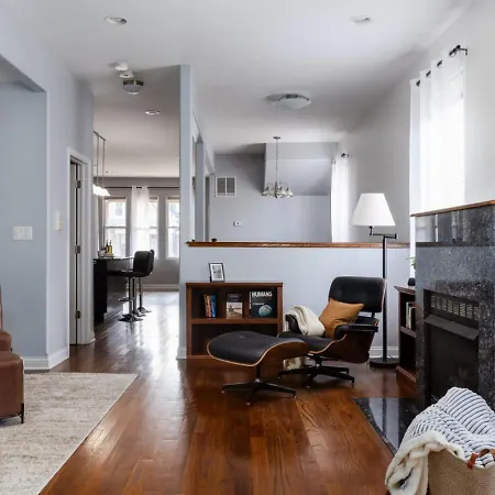 Spacious Three Bedroom With Parking And Patio * Chicago