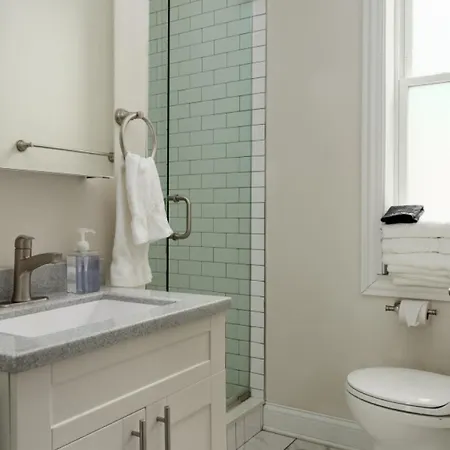 East Village 2Br Modern Apartment H1 * Chicago