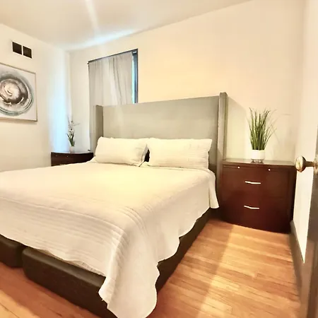 Apartment Midway Hideaway -cozy 1br- Parking Chicago