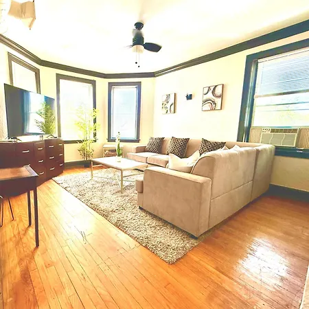 Apartment Midway Hideaway -cozy 1br- Parking Chicago