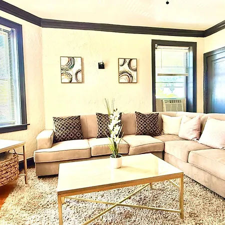 Midway Hideaway -cozy 1br- Parking Apartment Chicago