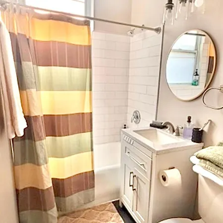 Quiet 1br, Eat-in Kitchen, Close To Midway *