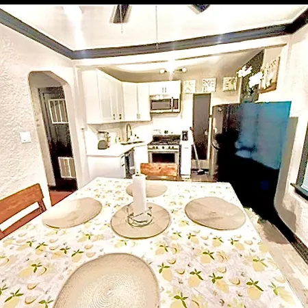 Apartment Quiet 1br, Eat-in Kitchen, Close To Midway