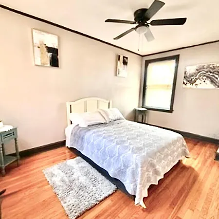 Apartment Quiet 1br, Eat-in Kitchen, Close To Midway Chicago