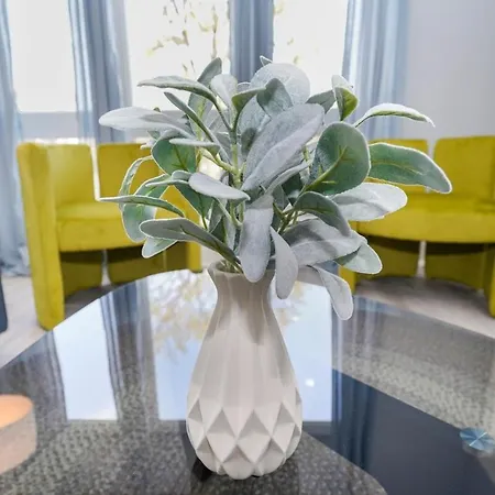 Pilsen Art Center Family Friendly 3br Retreat With Free Parking Near Medical District, Douglas Park And Illinois Chicago