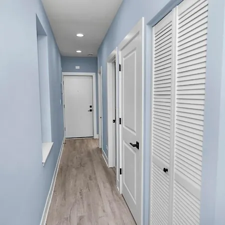 Pilsen Art Center Family Friendly 3br Retreat With Free Parking Near Medical District, Douglas Park And Illinois Apartment Chicago