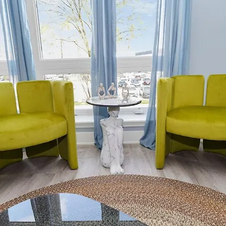 Pilsen Art Center Family Friendly 3br Retreat With Free Parking Near Medical District, Douglas Park And Illinois Apartment
