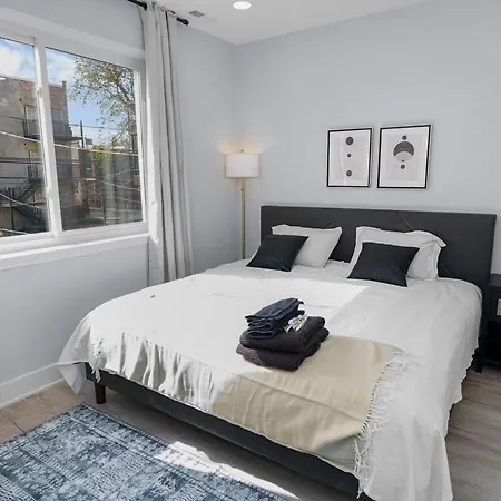 Pilsen Art Center Family Friendly 3br Retreat With Free Parking Near Medical District, Douglas Park And Illinois *