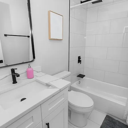 Apartment Pilsen Art Center Family Friendly 3br Retreat With Free Parking Near Medical District, Douglas Park And Illinois