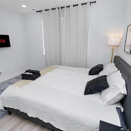 Pilsen Art Center Family Friendly 3br Retreat With Free Parking Near Medical District, Douglas Park And Illinois Chicago
