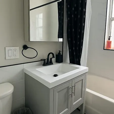 Apartment Modern 2br Haven In - Cullom C1 *
