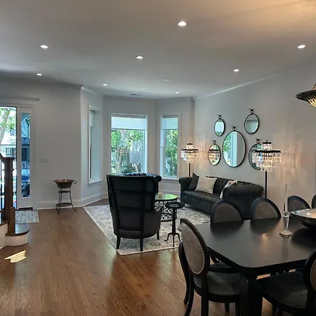 Lyons' Homestay Chicago