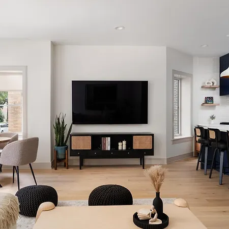 Ace Apartment Chicago