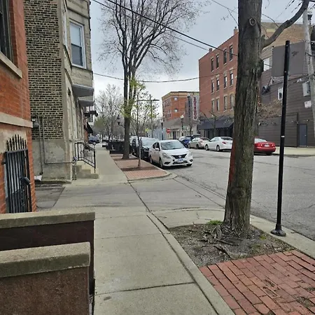 3 Bedroomin The Medical Center Chicago