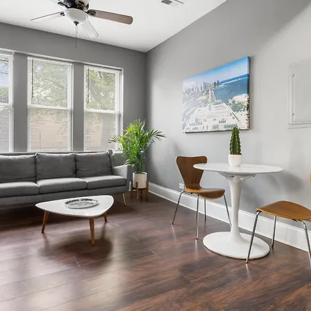 Stylish Humboldt Park Retreat - Walk To Parks & Easy Transit! Apartment *