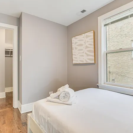 5 Mi To Dtwn: Ukrainian Village Apartment!