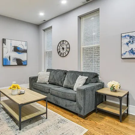 Apartment 5 Mi To Dtwn: Ukrainian Village Apartment! *
