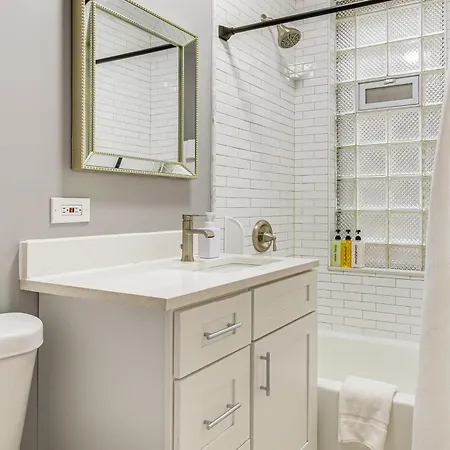 5 Mi To Dtwn: Ukrainian Village Apartment! Chicago