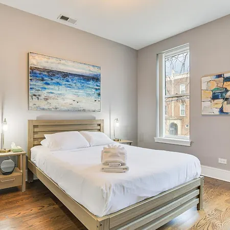 5 Mi To Dtwn: Ukrainian Village Apartment! *