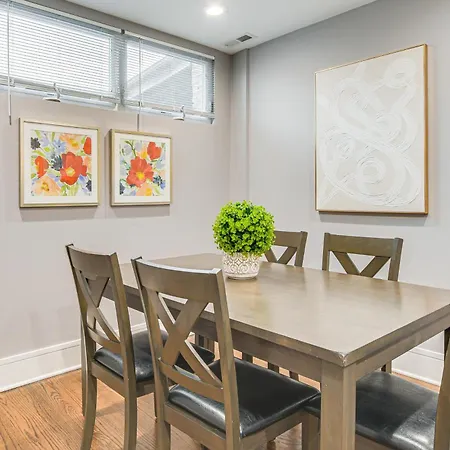 5 Mi To Dtwn: Ukrainian Village Apartment! Apartment