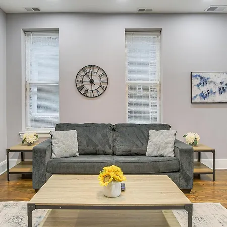 Apartment 5 Mi To Dtwn: Ukrainian Village Apartment! *