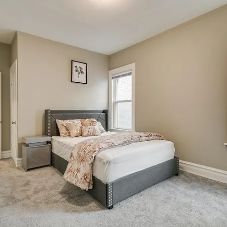Apartment Walk To Devon Avenue & Warren Park: Apt!