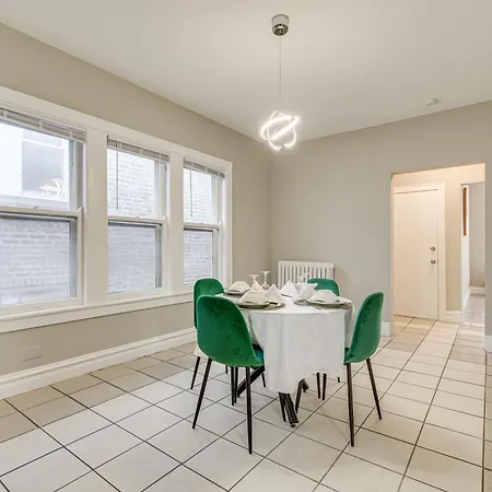 Walk To Devon Avenue & Warren Park: Apt! Apartment