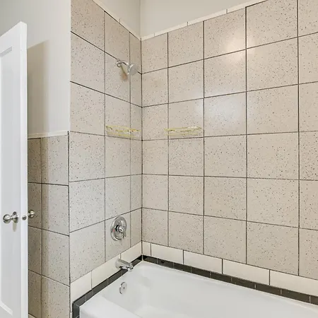 Walk To Devon Avenue & Warren Park: Apt! Apartment *