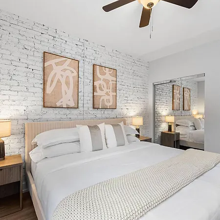 Apartment Rogers Park Retreat | 3br +parking | Near Evanston