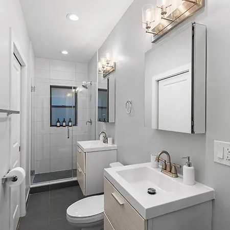 Rogers Park Retreat | 3br +parking | Near Evanston Chicago